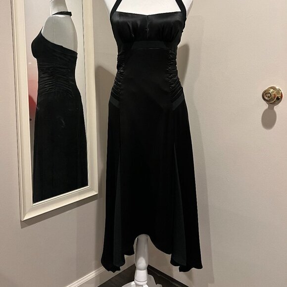Laundry black halter top dress with ruched sides and two toned material, Size 4 - Picture 3 of 9